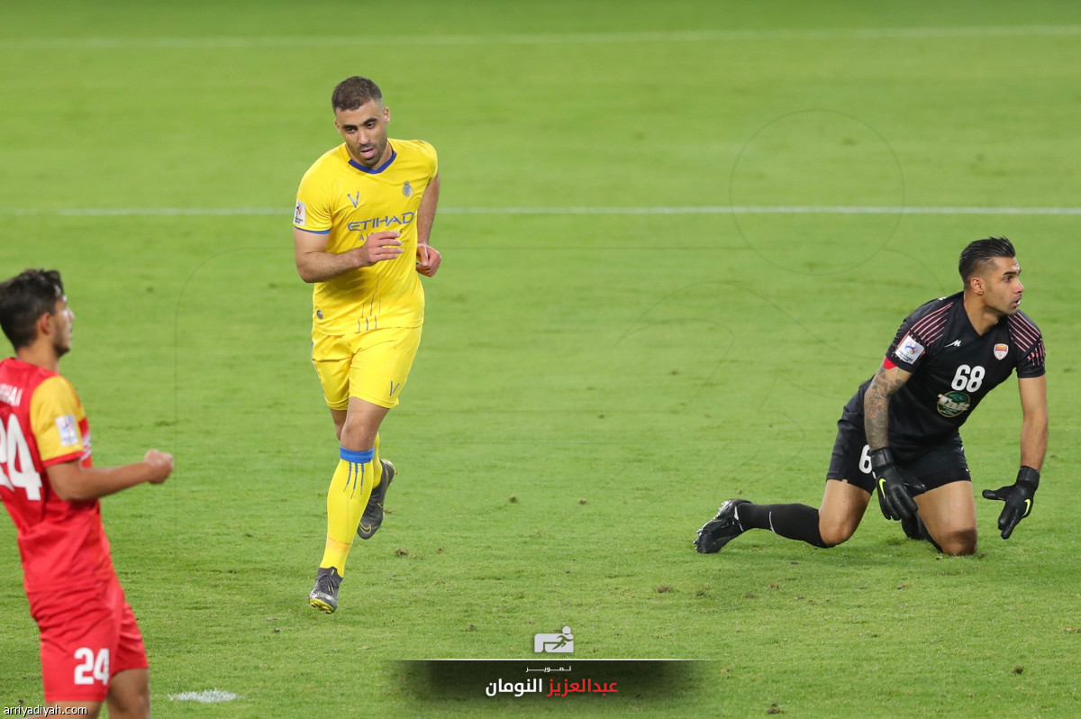 النصر يتمسك بالقمة «صور»