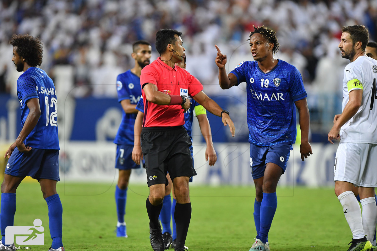 الهلال.. تأهل وخسارة