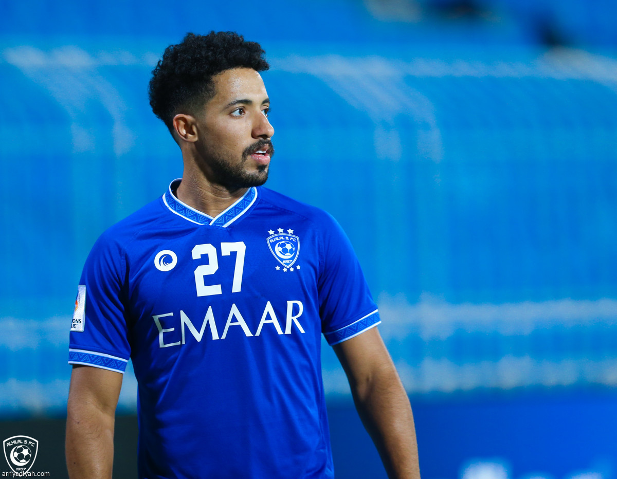 الهلال يتعثر