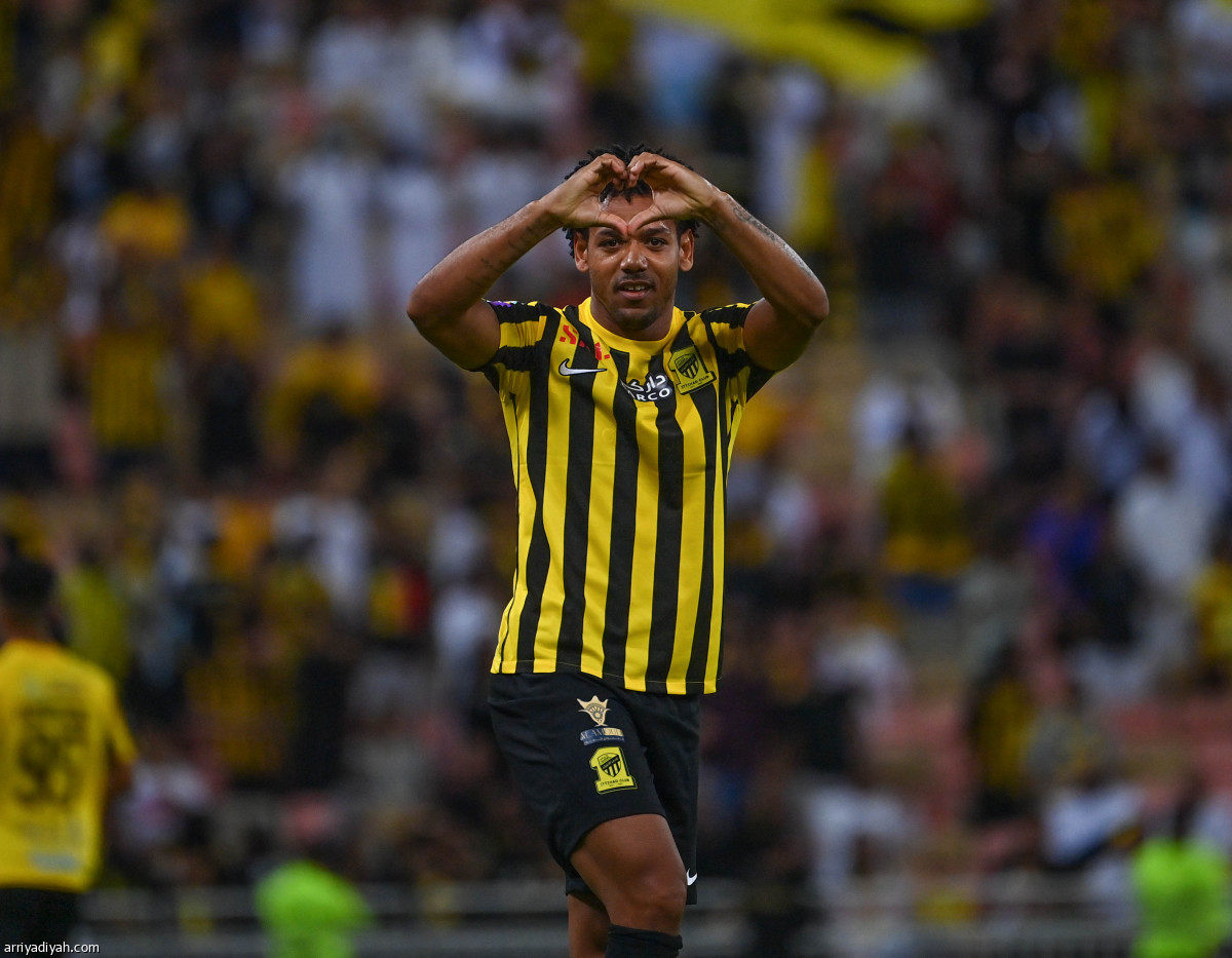 الاتحاد يضرب بـ « الـ 4»