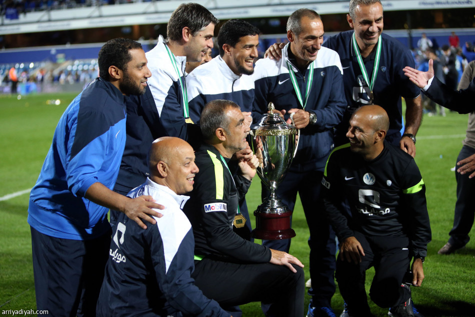 دونيس.. عانق المجد مع الهلال.. وعاد لانتشال الوحدة