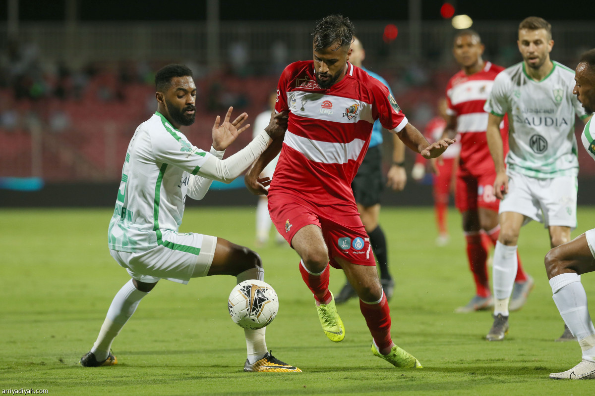 الأهلي يطير إلى النصر