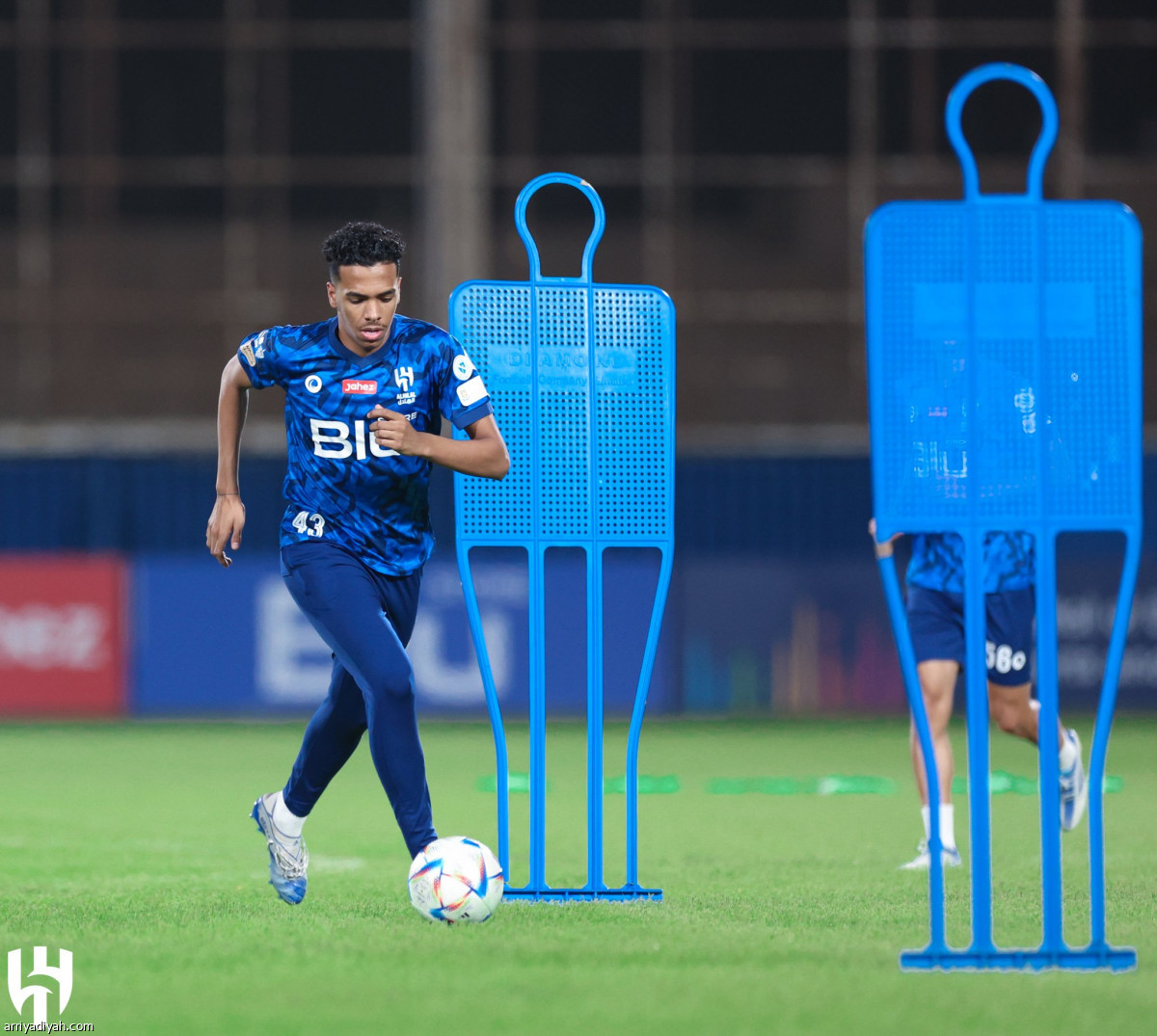 الهلال يناور