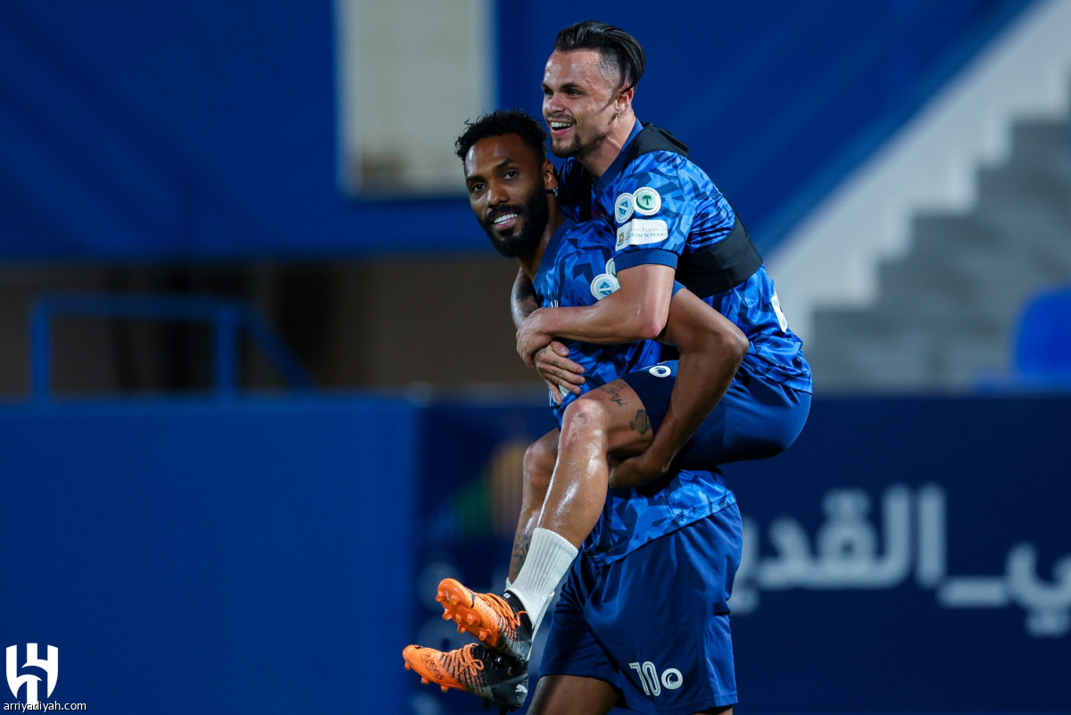 الهلال يعاود الركض