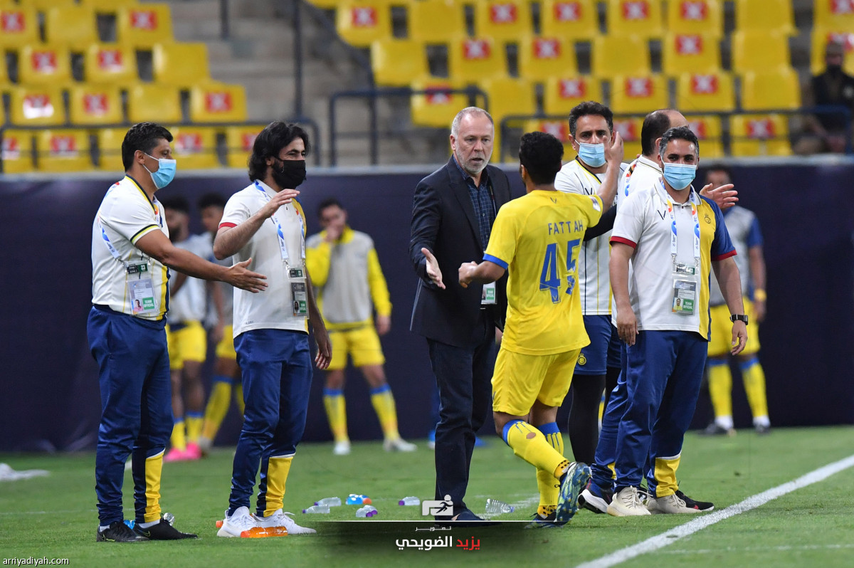 النصر يتمسك بالقمة «صور»