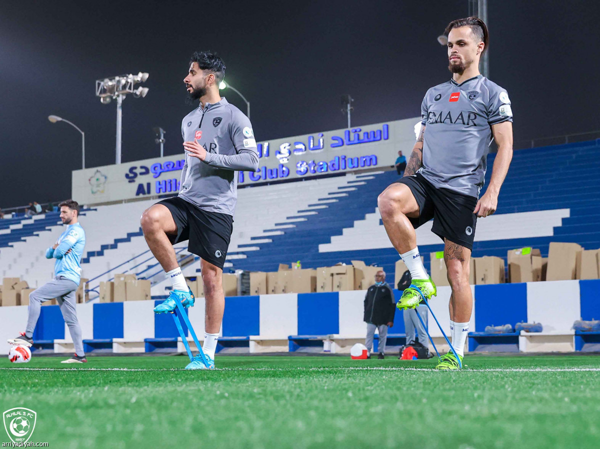 الهلال يناور