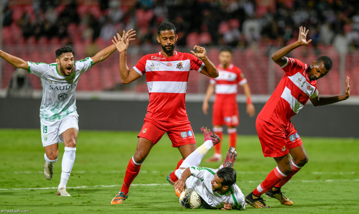 الأهلي يطير إلى النصر