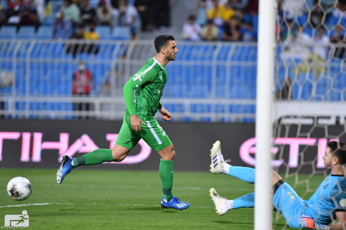 الأهلي يعطل النصر