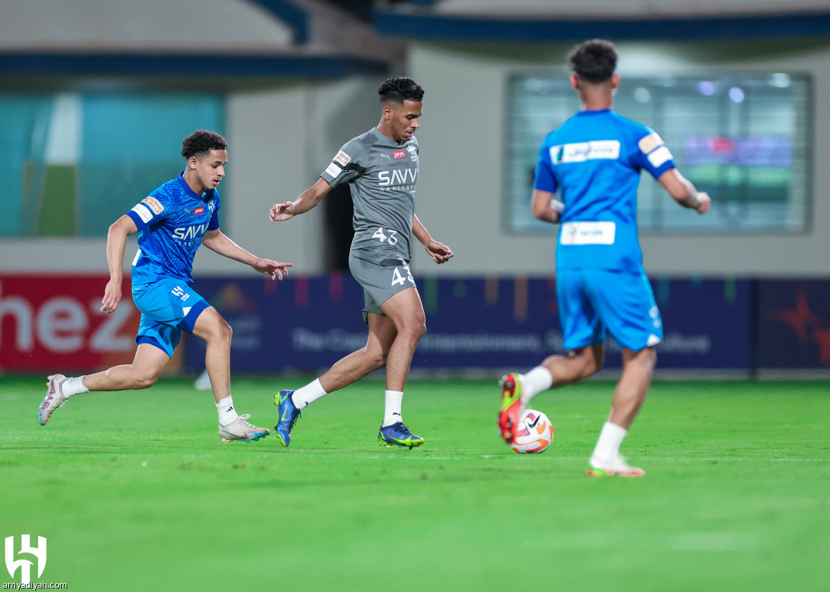 الهلال يناور