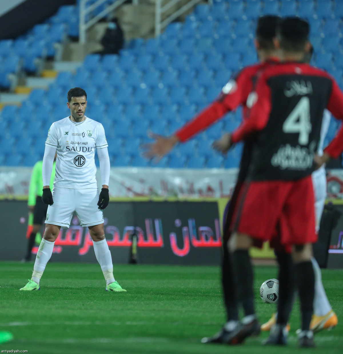 الأهلي يقترب من الهلال