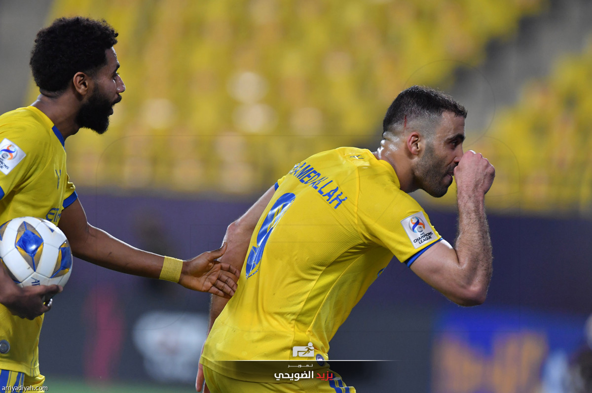 النصر يتمسك بالقمة «صور»