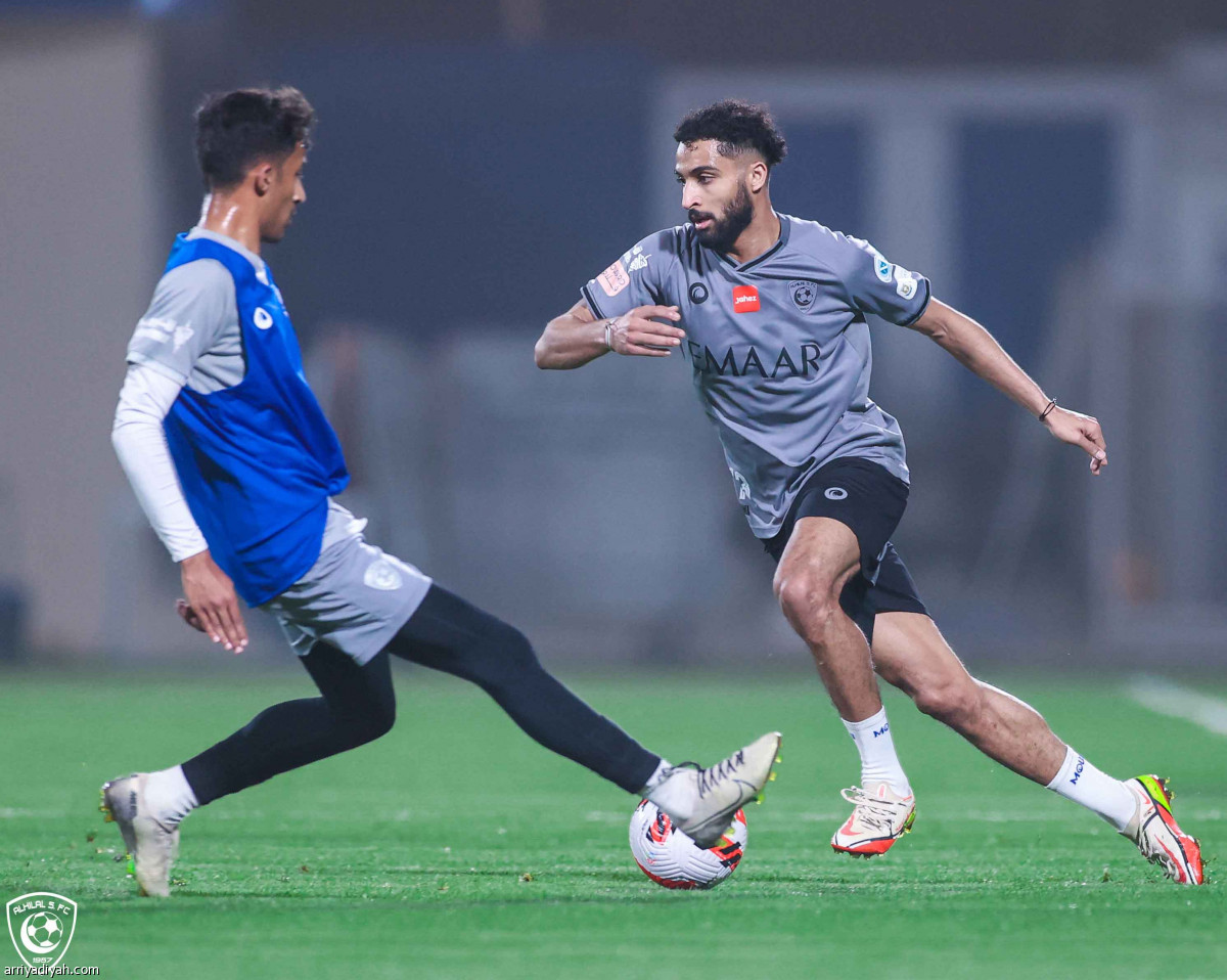 الهلال يناور