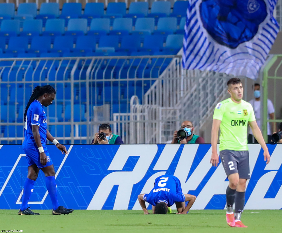 الهلال يتعثر