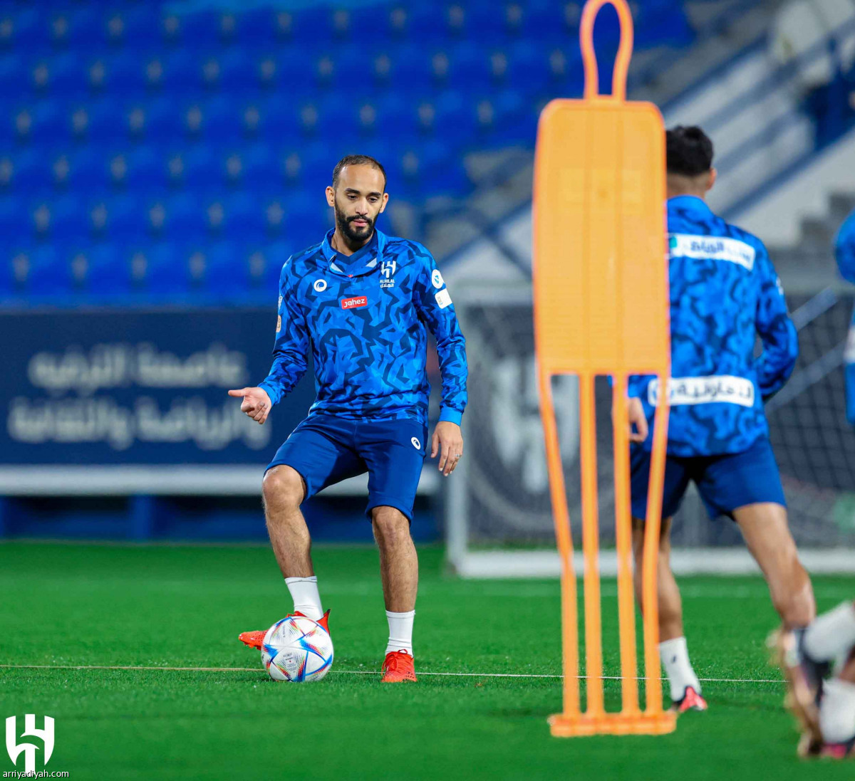 الهلال يناور