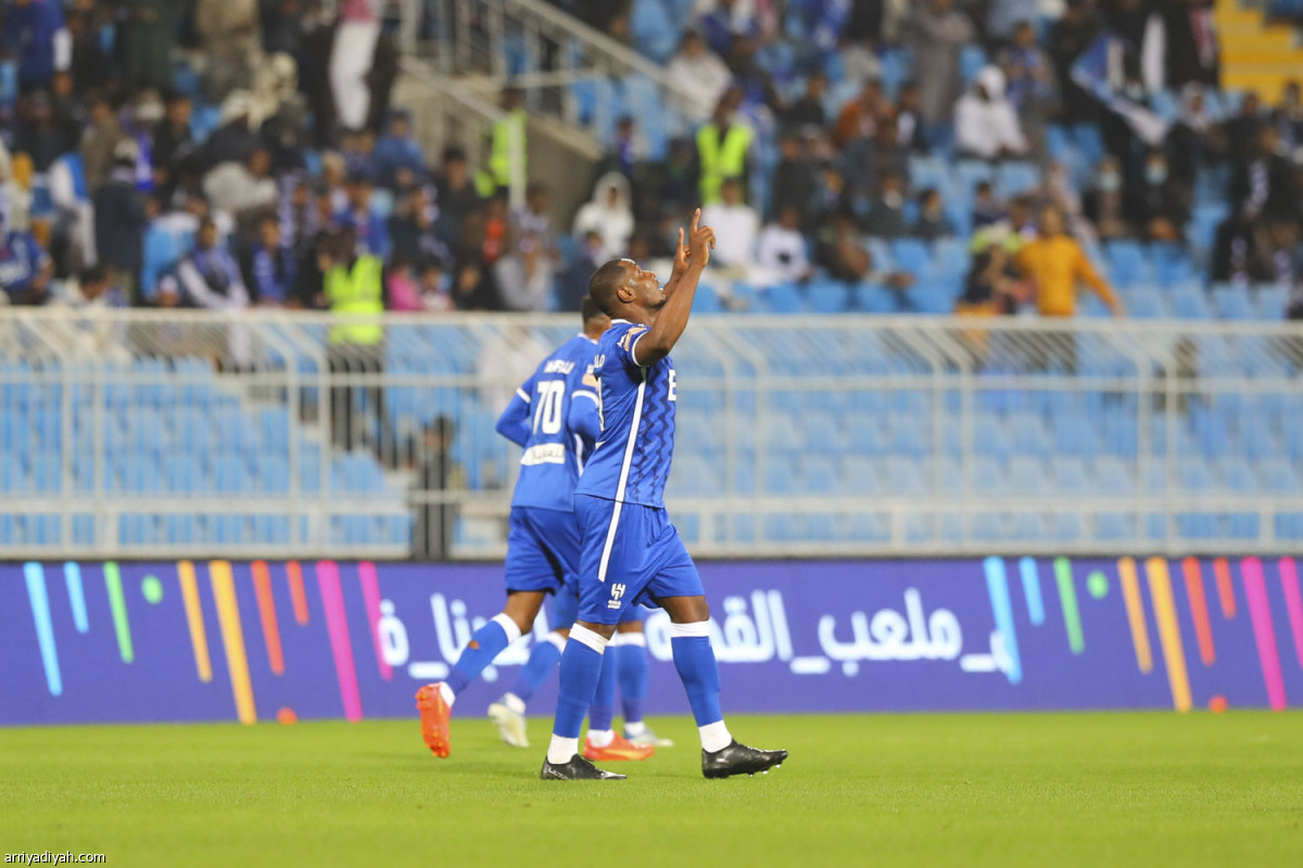 الهلال.. فرحة ثلاثية