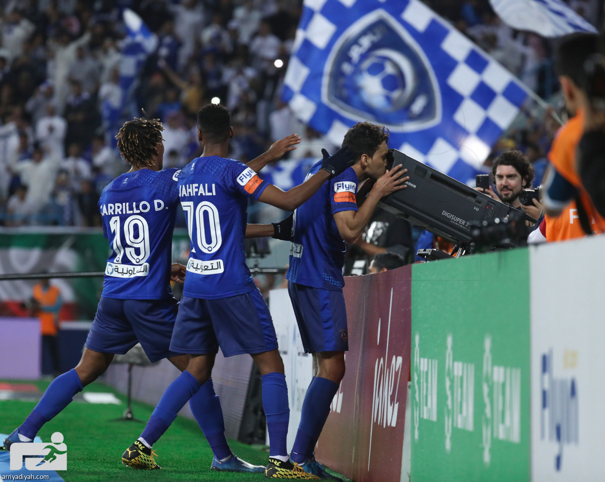 إدواردو يعبر بالهلال