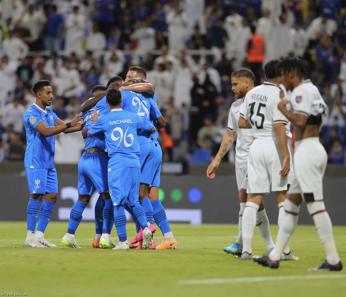 الهلال يعبر