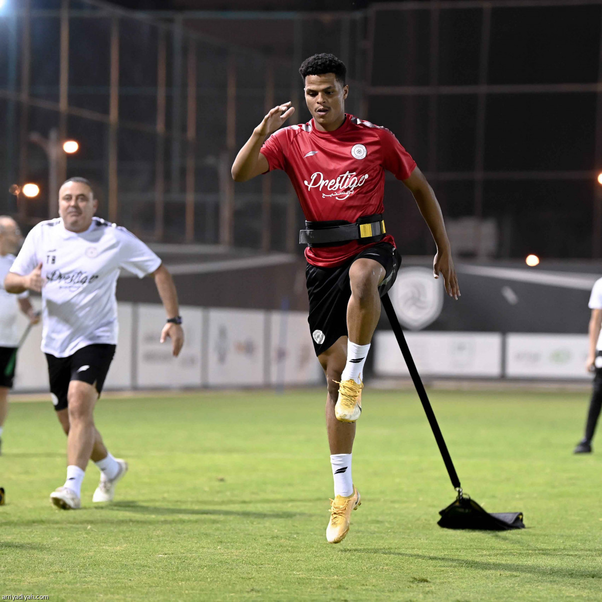 الشباب يفتح ملف الهلال