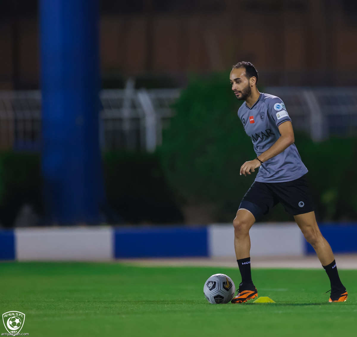 الهلال يناور للباطن